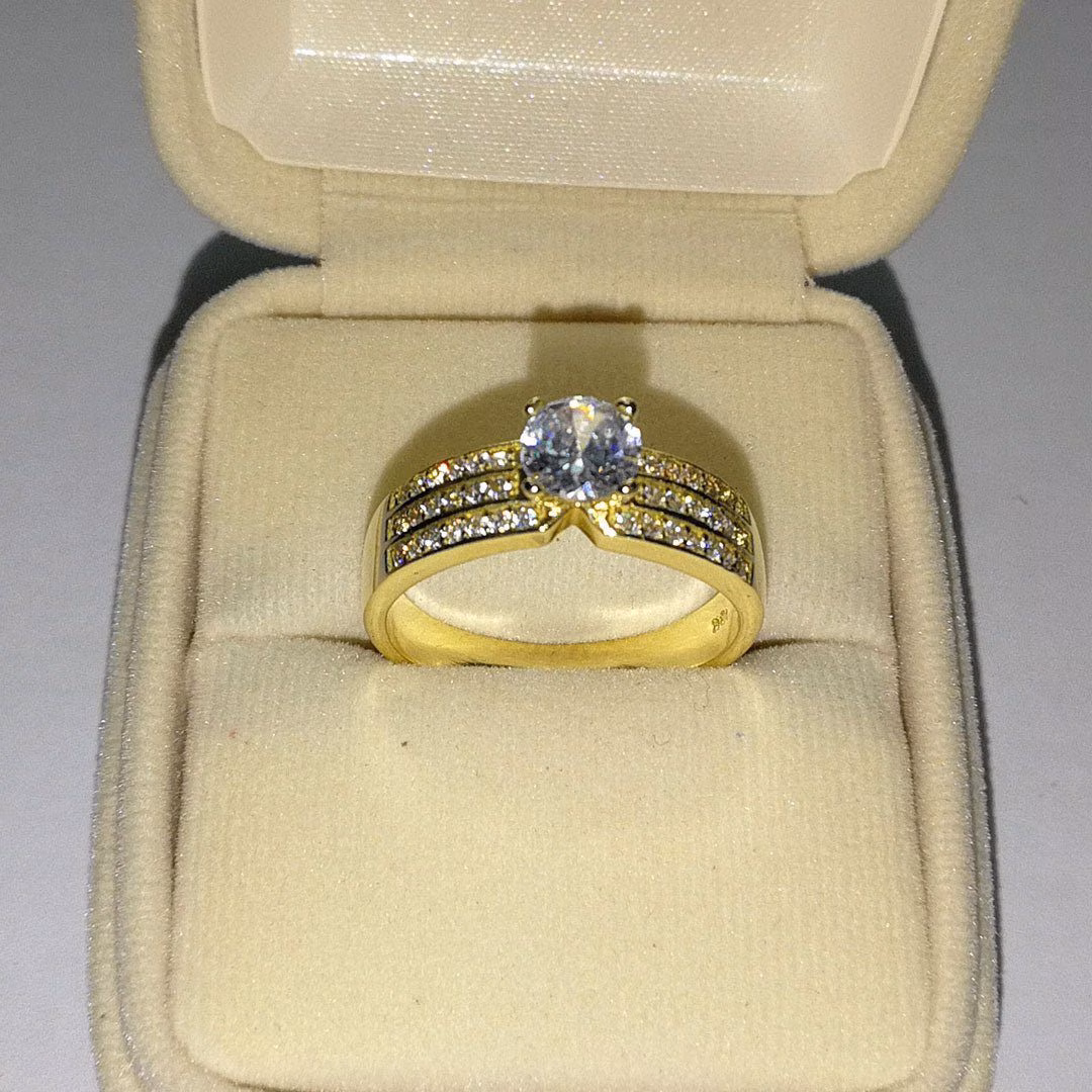 Anillo Irina de Compromiso Oro 18k Piedra Redonda