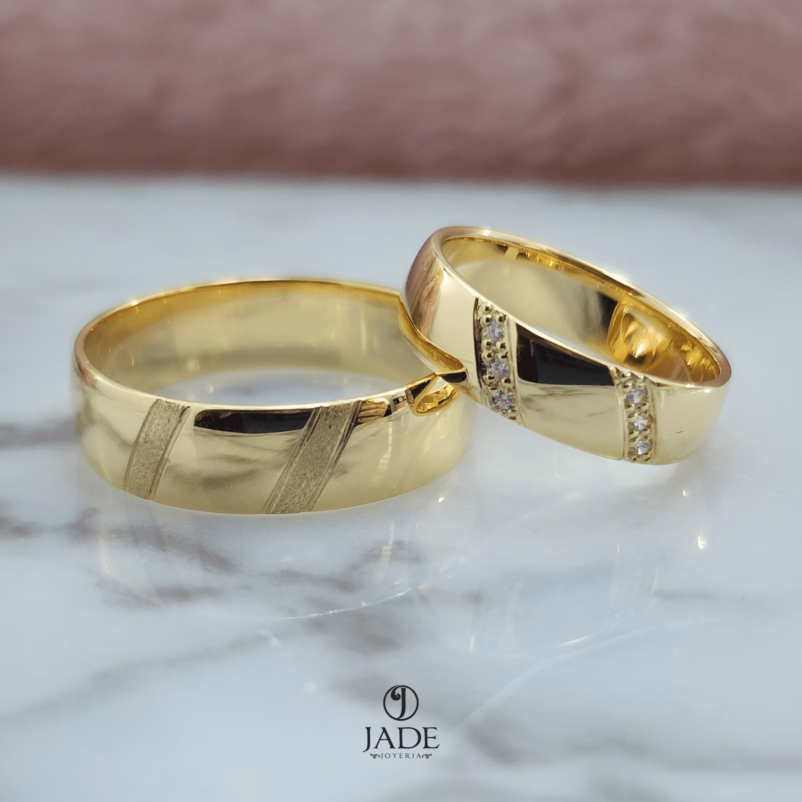 Alianzas Un Amor Único en oro de 18k